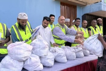 পরিবহন শ্রমিকদের খাদ্য সামগ্রী উপহার দিল নিসচা