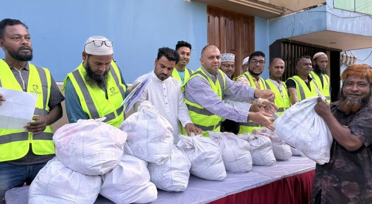 পরিবহন শ্রমিকদের খাদ্য সামগ্রী উপহার দিল নিসচা