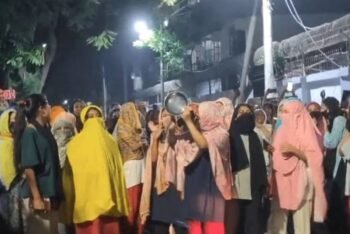মধ্যরাতে যে কারণে উত্তাল ইডেন কলেজ