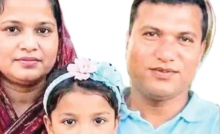 ইতালিতে একই পরিবারের  বাবা মা ও মেয়েকে ছুরিকাঘাত করে হত্যা