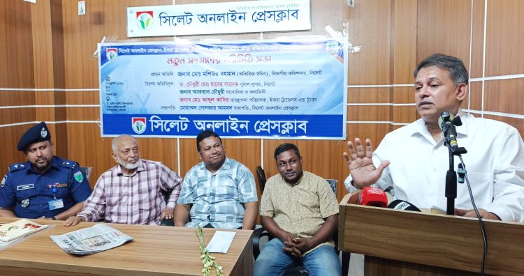 সাংবাদিকরা নিজ নিজ অবস্থান থেকে মানুষের কল্যাণে কাজ করেন : বিভাগীয় কমিশনার