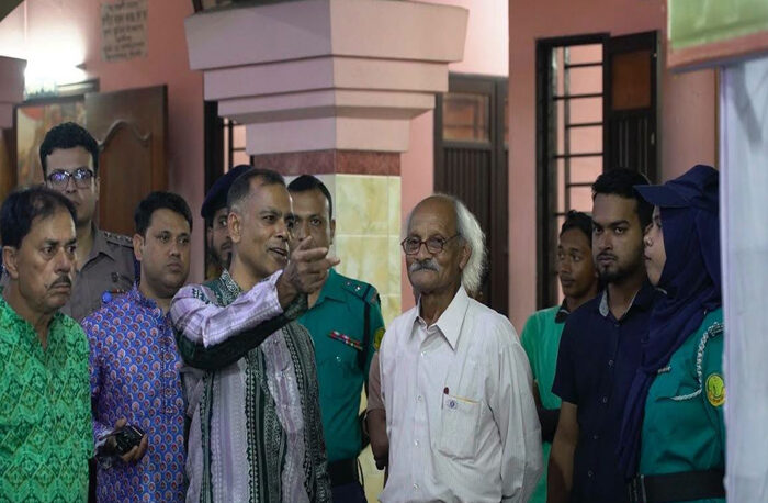 সিলেটে বিভিন্ন পূজামণ্ডপ পরিদর্শন করলেন এসএমপি কমিশনার