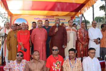 প্রতিমা বিসর্জনের মধ্য দিয়ে দুর্গাপূজার আনুষ্ঠানিক সমাপ্তি