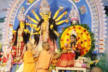 পূজামণ্ডপের বরাদ্দের চাল হাতাচ্ছে প্রভাবশালী চক্র