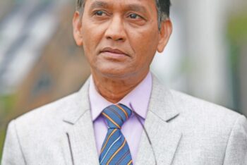 ৫০ বছরের অভিনয় জীবন, বই এসেছে আজিজুল হাকিমের