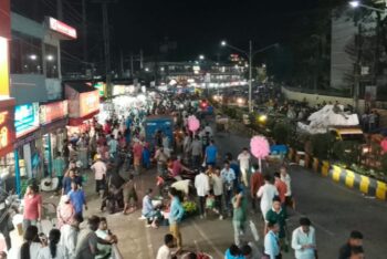 সিলেটে জমজমাট দুর্গাপূজার বাজার, রাস্তায় যানজট, দামে নাভিশ্বাস ক্রেতাদের