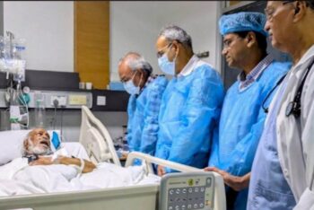 হাসপাতালে ড. আব্দুল মঈন খানকে দেখতে গেলেন রুহুল কবির রিজভী