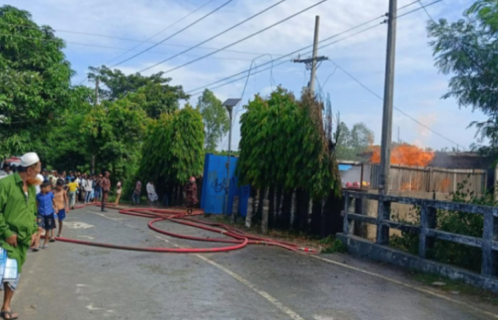 নলকূপ খননে গ্যাস, ২৮ ঘণ্টা ধরে আগুন