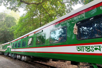 ভারত থেকে এল ১৮টি রেলকোচের প্রথম চালান