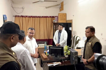 শিশু হাসপাতালে কক্ষেই চিকিৎসকের ধূমপান, বরখাস্তের নির্দেশ প্রধানমন্ত্রীর