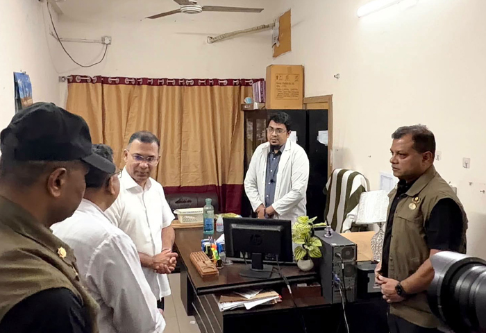 শিশু হাসপাতালে কক্ষেই চিকিৎসকের ধূমপান, বরখাস্তের নির্দেশ প্রধানমন্ত্রীর