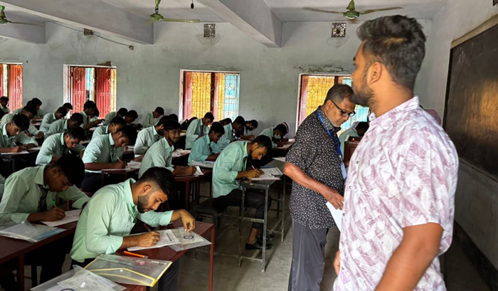 এবার এইচএসসি ও সমমানে জিপিএ-৫-এ এগিয়ে ছাত্ররা