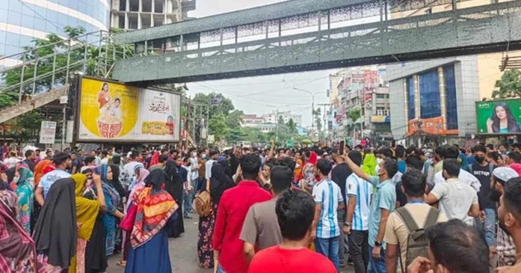 মিরপুরে আবারো পোশাক শ্রমিকদের সড়ক অবরোধ