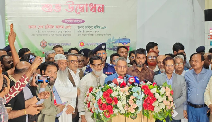 অনলাইন টিকিটের কালোবাজারি নিয়ন্ত্রণ কঠিন: রেলমন্ত্রী