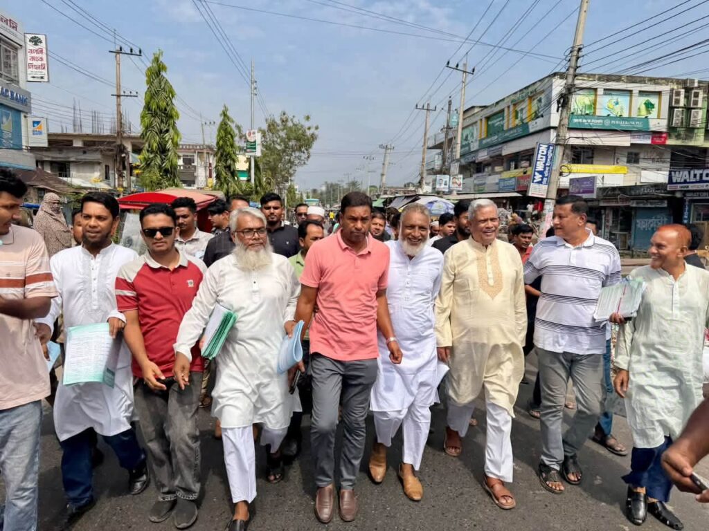 জ্বালানি সংকটের কারণ ও সরকারের পদক্ষেপ তুলে ধরে  প্রচারপত্র বিতরণ