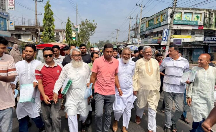 জ্বালানি সংকটের কারণ ও সরকারের পদক্ষেপ তুলে ধরে  প্রচারপত্র বিতরণ
