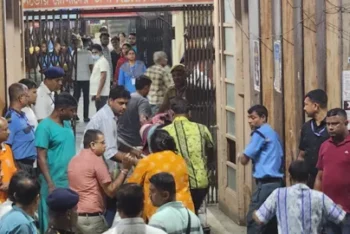 কলকাতায় পূজামণ্ডপে পদদলিত হয়ে নিহত ১৭