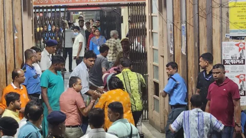 কলকাতায় পূজামণ্ডপে পদদলিত হয়ে নিহত ১৭